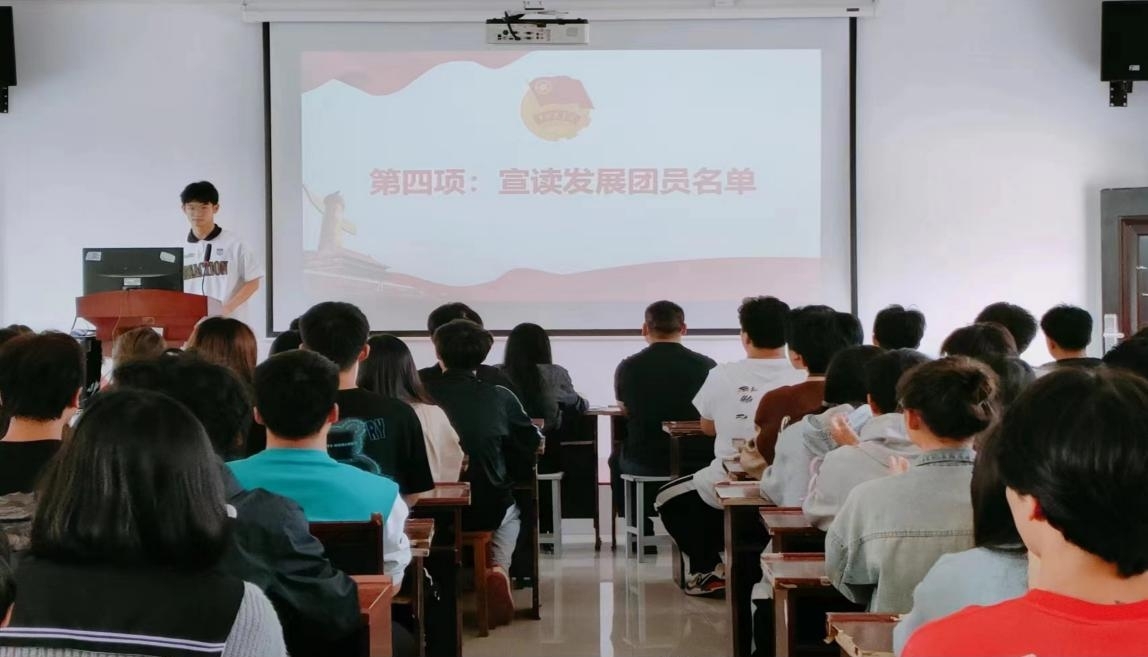 坚定不移跟党走，青春奋进新征程 ——冰球突破入口官网第四期团课结业典礼暨入团仪式