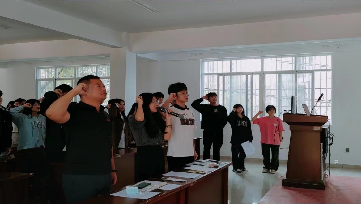 坚定不移跟党走，青春奋进新征程 ——冰球突破入口官网第四期团课结业典礼暨入团仪式