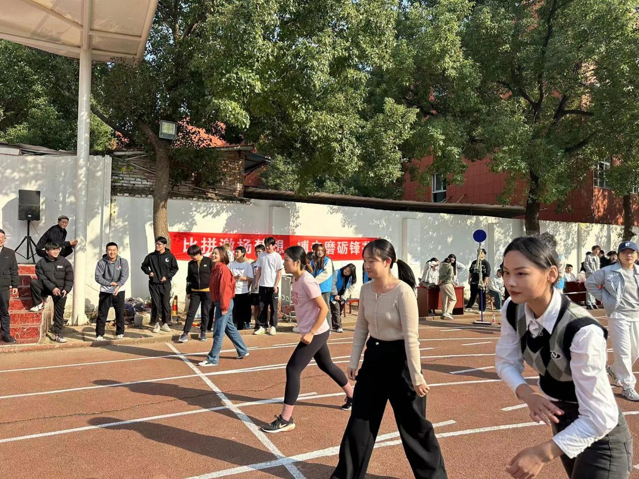 青春奋进新时代,运动逐梦向未来——冰球突破入口官网2023年秋季运动会暨教职工运动会 青春奋进新时代,运动逐梦向未来——冰球突破入口官网2023年秋季运动会暨教职工运动会