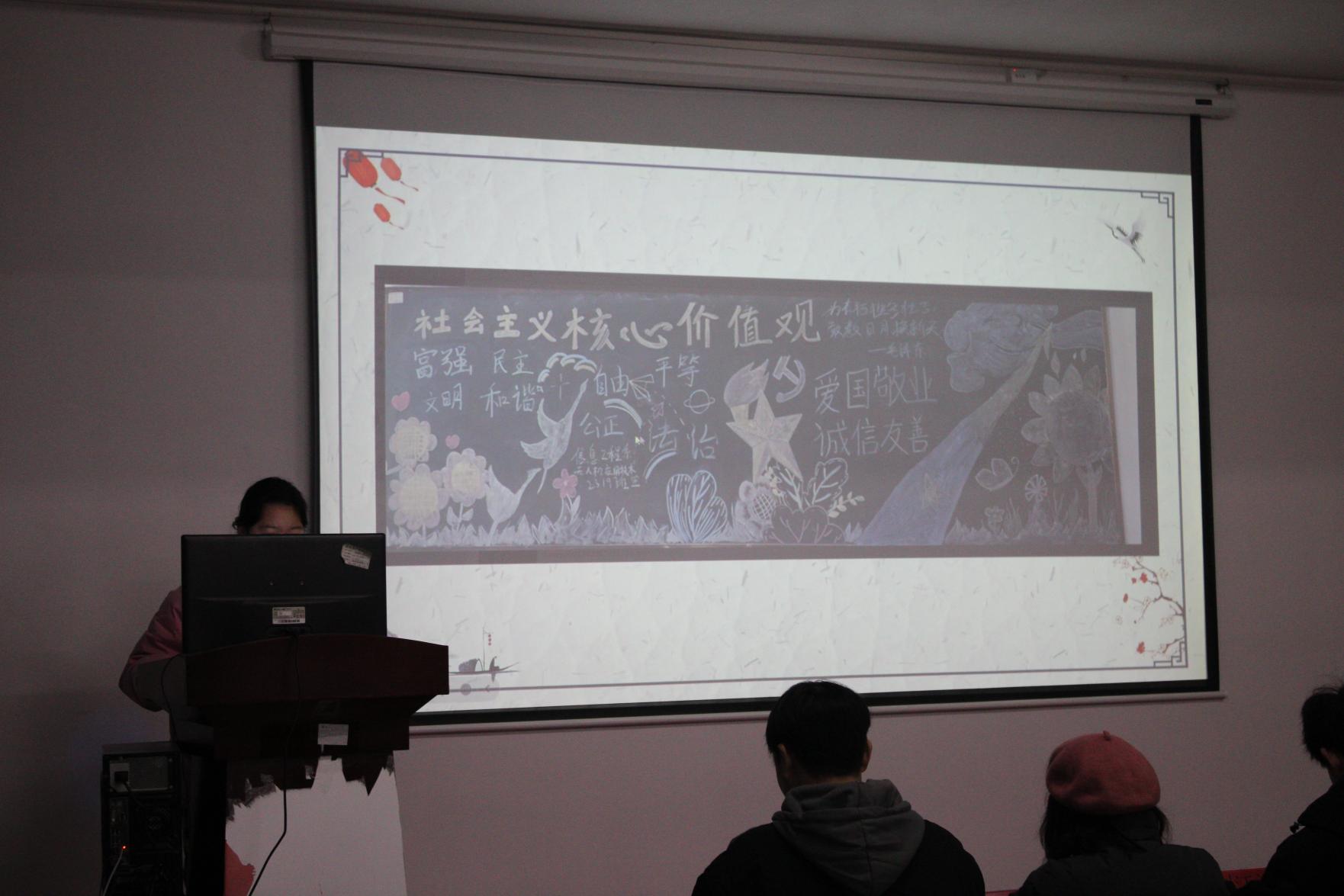 冰球突破入口官网2023年班徽、黑板报设计大赛顺利开展 冰球突破入口官网2023年班徽、黑板报设计大赛顺利开展