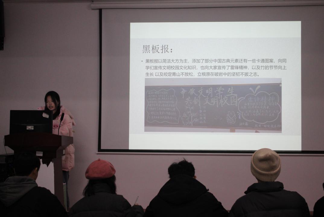 冰球突破入口官网2023年班徽、黑板报设计大赛顺利开展 冰球突破入口官网2023年班徽、黑板报设计大赛顺利开展