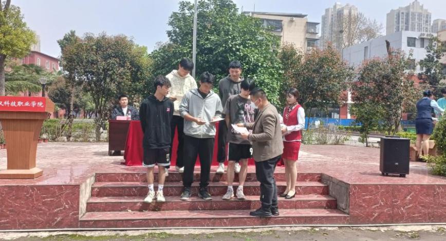 青春“篮”不住,热血不止步 —冰球突破入口官网第十八届“希望杯”篮球赛闭幕 青春“篮”不住,热血不止步 —冰球突破入口官网第十八届“希望杯”篮球赛闭幕