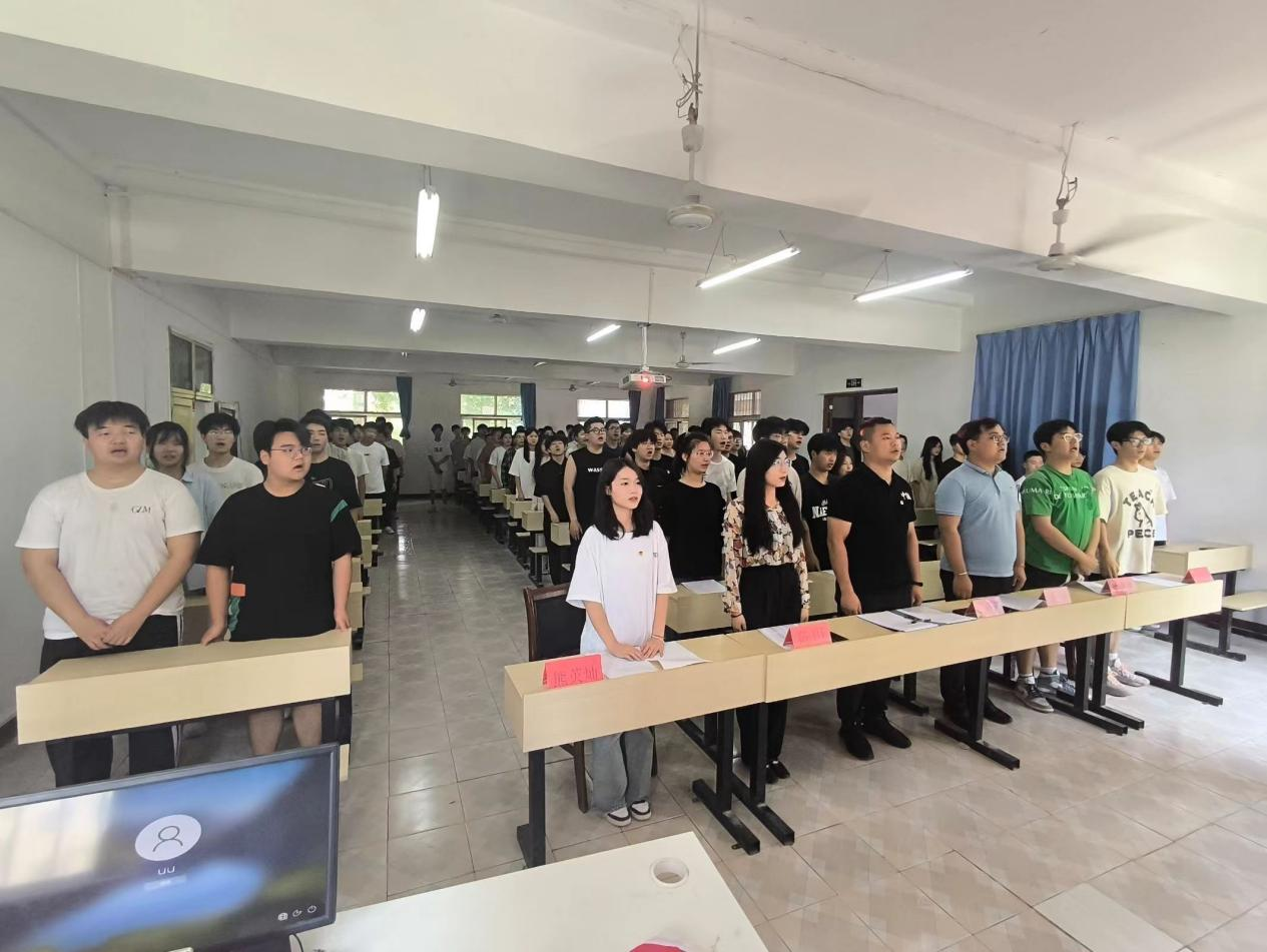 青春心向党，奋斗新征程 ——冰球突破入口官网第五期团课结业典礼暨入团仪式