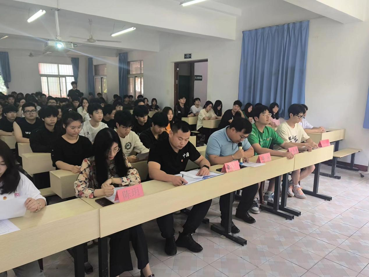 青春心向党，奋斗新征程 ——冰球突破入口官网第五期团课结业典礼暨入团仪式