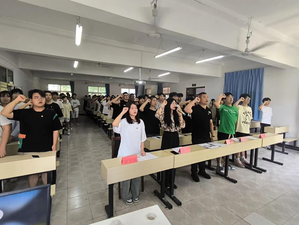 青春心向党，奋斗新征程 ——冰球突破入口官网第五期团课结业典礼暨入团仪式