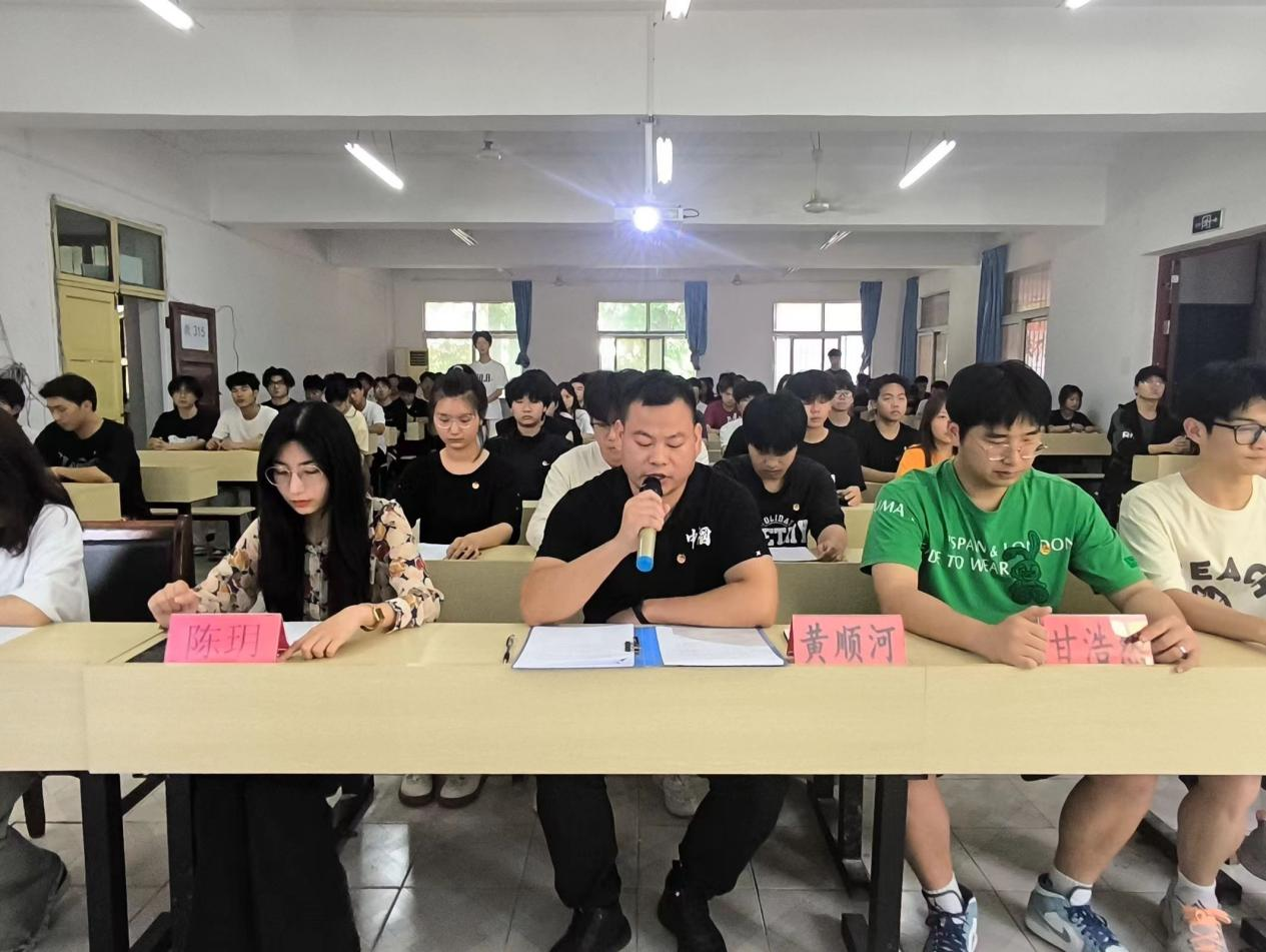青春心向党，奋斗新征程 ——冰球突破入口官网第五期团课结业典礼暨入团仪式