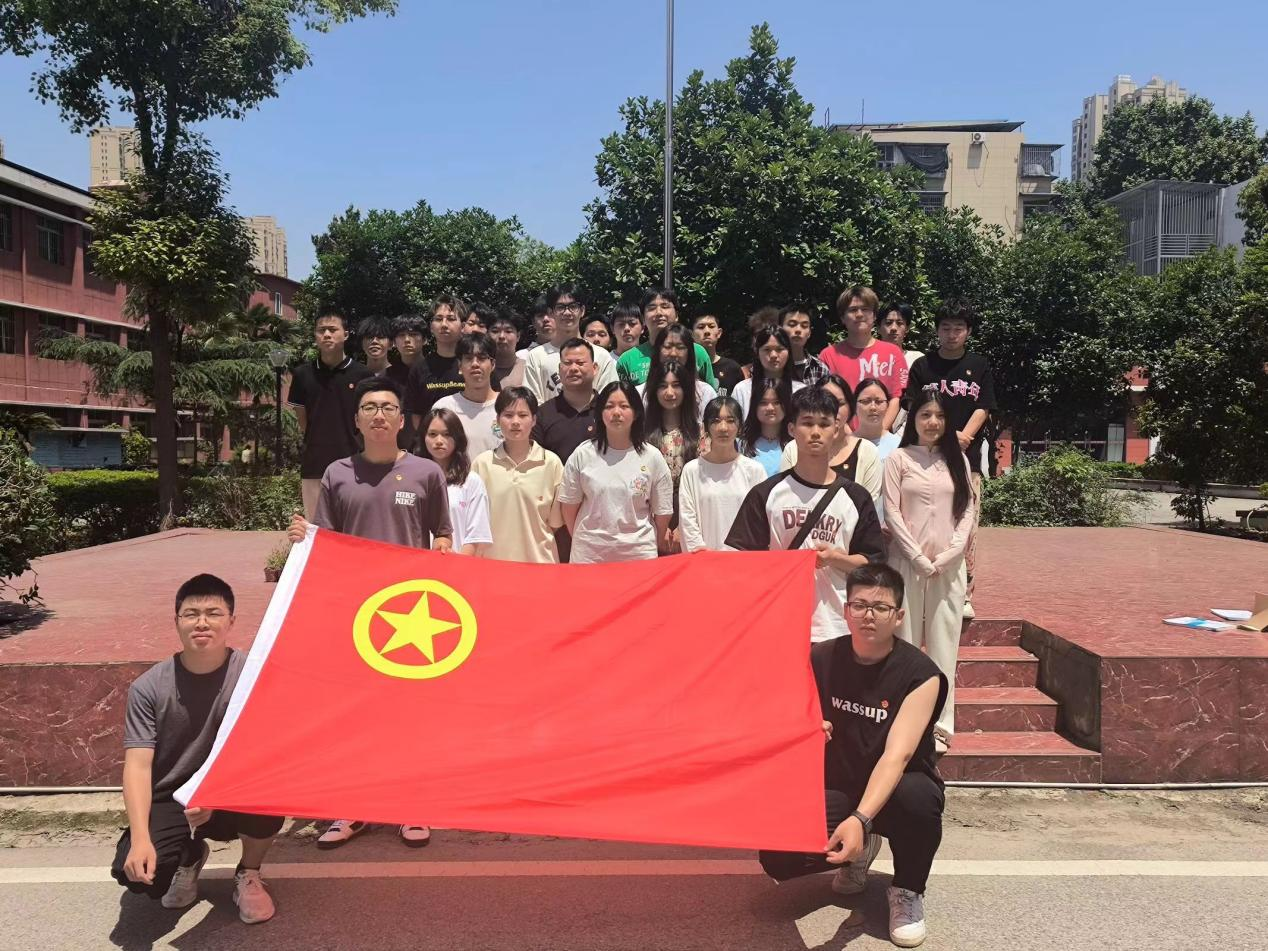 青春心向党，奋斗新征程 ——冰球突破入口官网第五期团课结业典礼暨入团仪式
