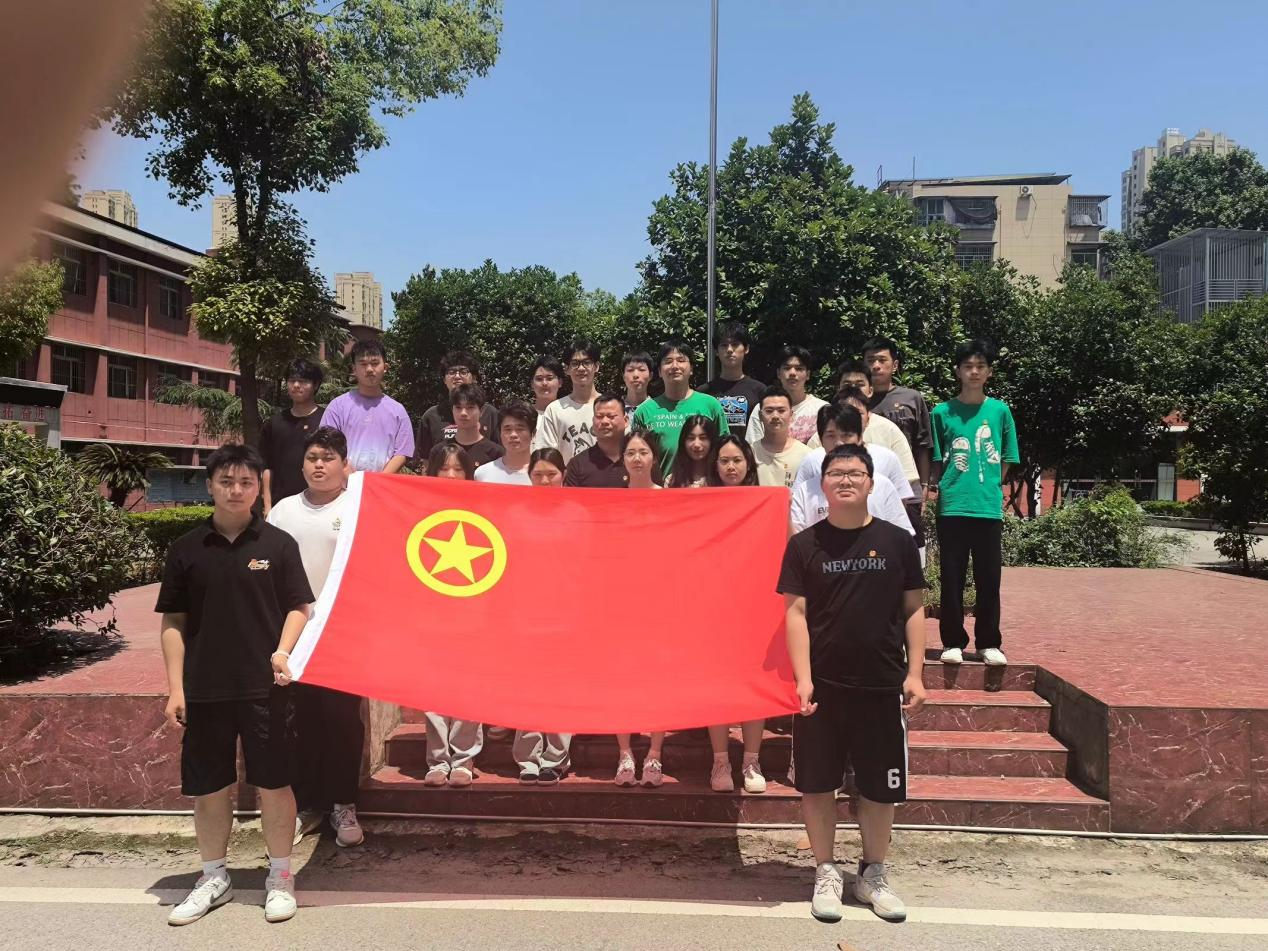 青春心向党，奋斗新征程 ——冰球突破入口官网第五期团课结业典礼暨入团仪式