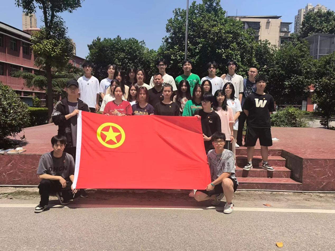 青春心向党，奋斗新征程 ——冰球突破入口官网第五期团课结业典礼暨入团仪式