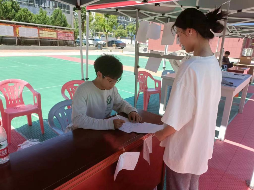 团簇星空,绽放芳华 ——冰球突破入口官网第二届社团文化节 团簇星空,绽放芳华 ——冰球突破入口官网第二届社团文化节