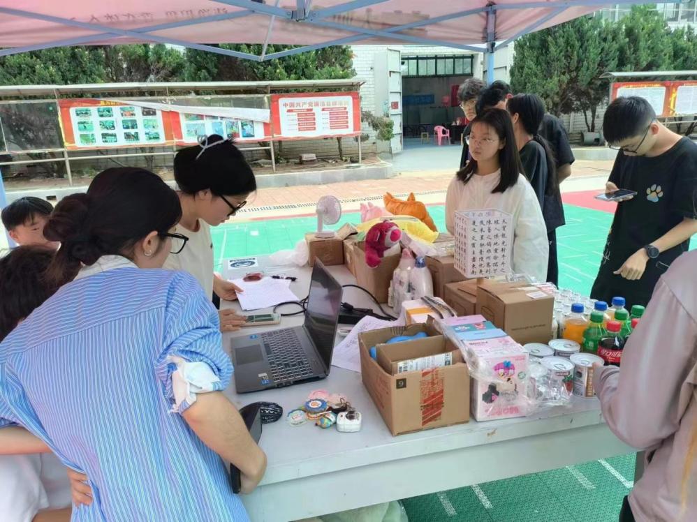 团簇星空,绽放芳华 ——冰球突破入口官网第二届社团文化节 团簇星空,绽放芳华 ——冰球突破入口官网第二届社团文化节