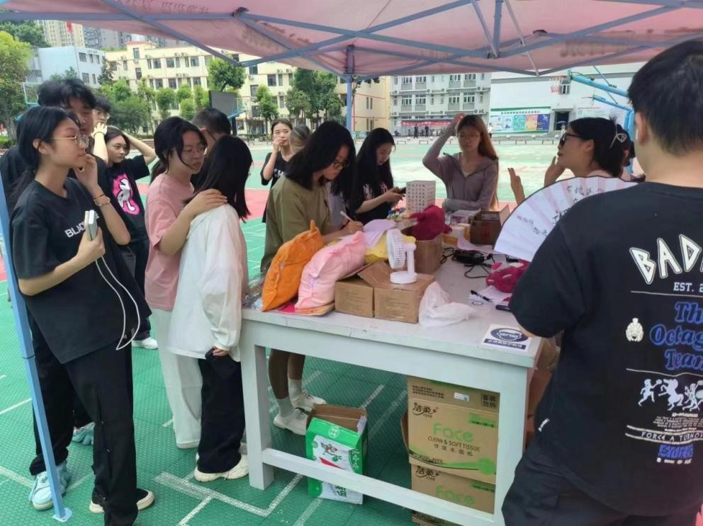 团簇星空，绽放芳华               ——冰球突破入口官网第二届社团文化节