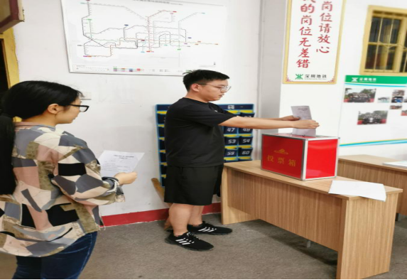 中国共产党冰球突破入口官网委员会学工第二支部委员会举行换届选举大会 中国共产党冰球突破入口官网委员会学工第二支部委员会举行换届选举大会