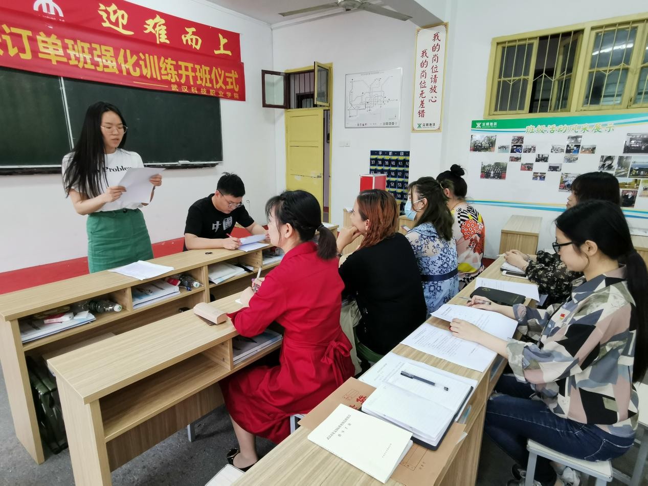 中国共产党冰球突破入口官网委员会学工第二支部委员会举行换届选举大会