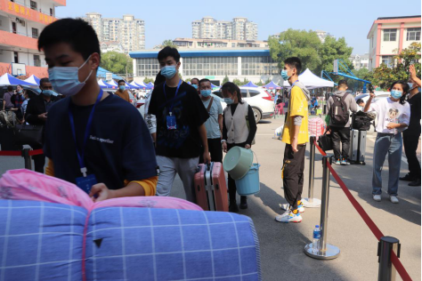 冰球突破入口官网新生开学报到! 冰球突破入口官网新生开学报到!