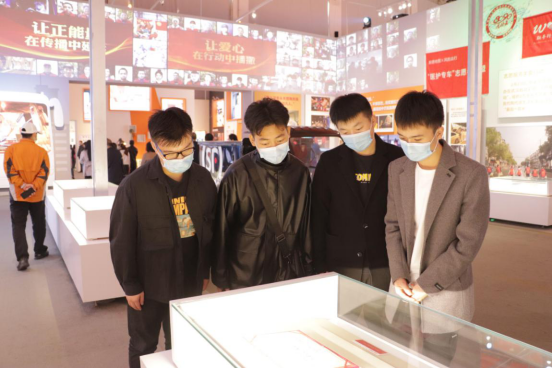 人民至上,生命至上 冰球官网组织党员教职工及入党积极分子 到武汉客厅参观抗疫专题展览 人民至上,生命至上 冰球官网组织党员教职工及入党积极分子 到武汉客厅参观抗疫专题展览